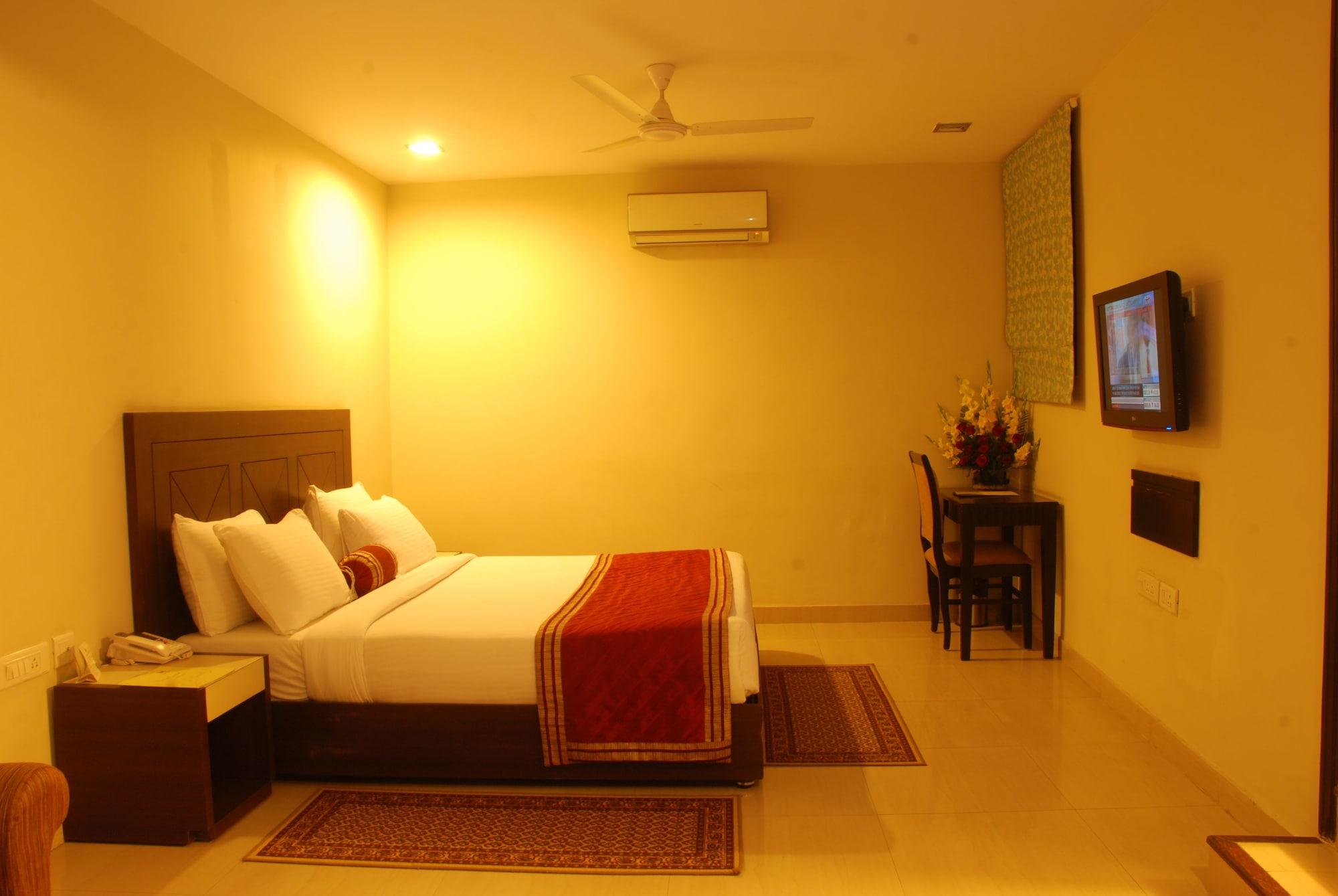 Hotel Classic Diplomat New Delhi Exterior photo