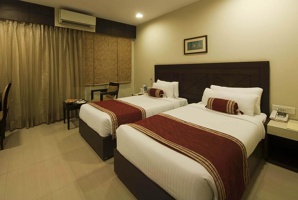 Hotel Classic Diplomat New Delhi Exterior photo
