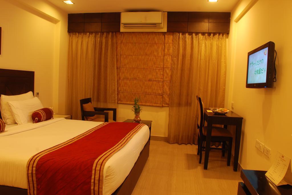 Hotel Classic Diplomat New Delhi Exterior photo