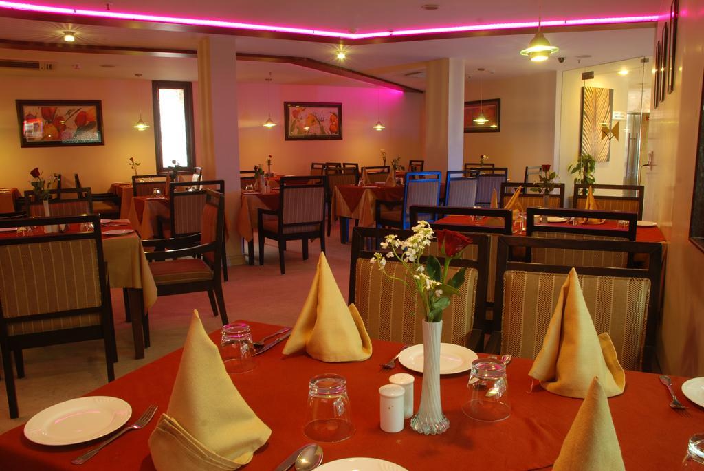Hotel Classic Diplomat New Delhi Exterior photo