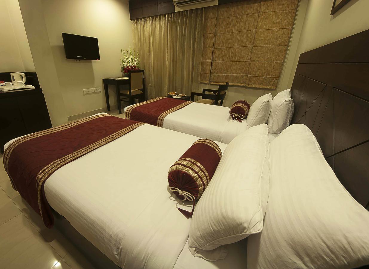 Hotel Classic Diplomat New Delhi Exterior photo