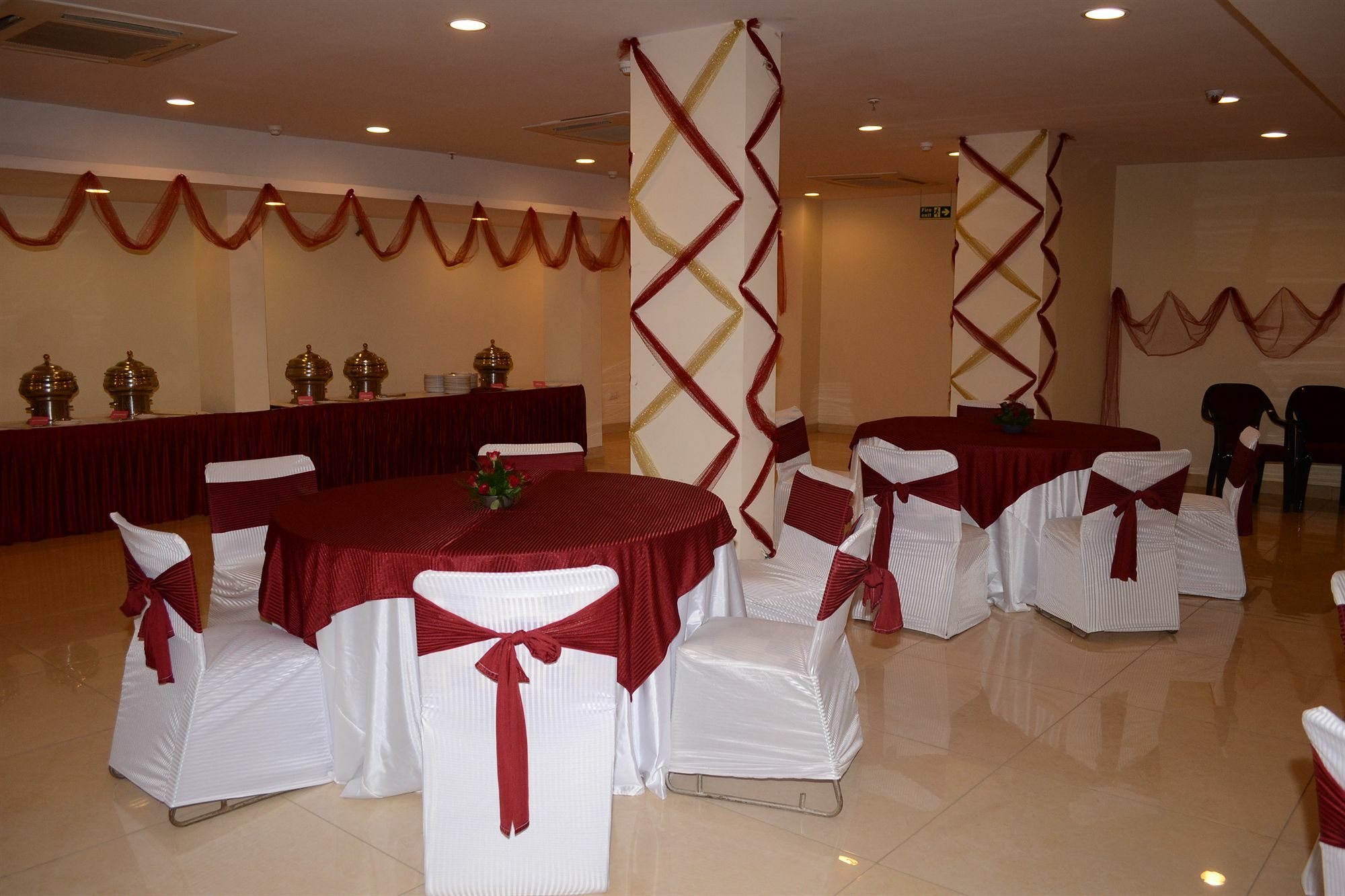 Hotel Classic Diplomat New Delhi Exterior photo