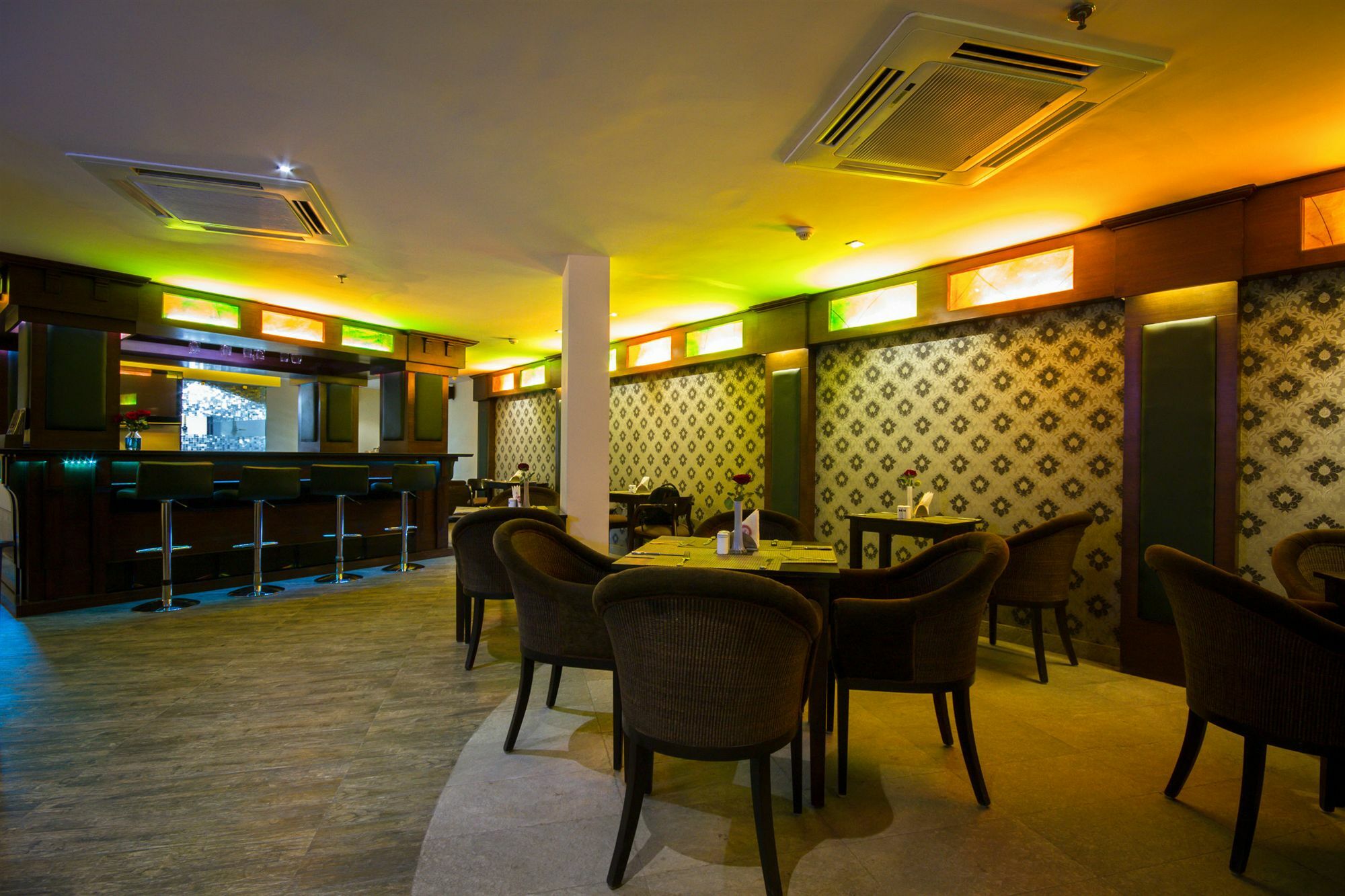 Hotel Classic Diplomat New Delhi Restaurant photo